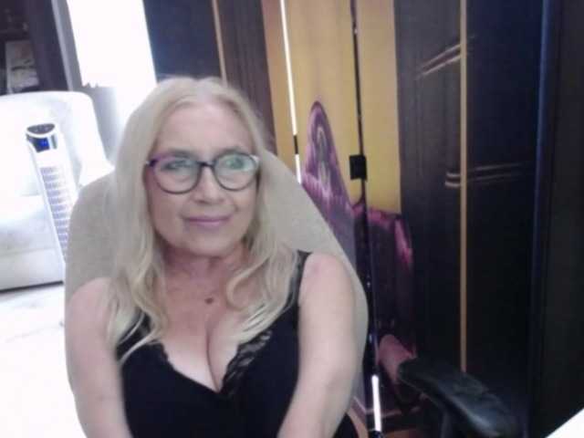 BlondeSofia live webcam show