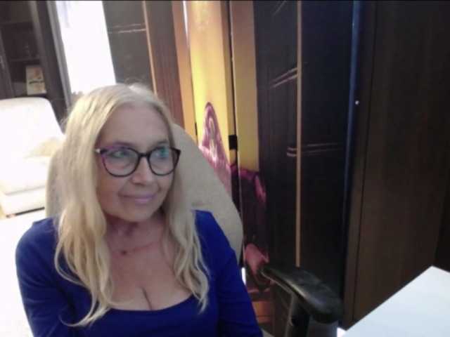BlondeSofia live cam on BongaCams