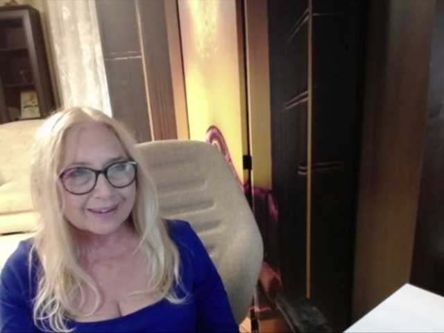 BlondeSofia live webcam show