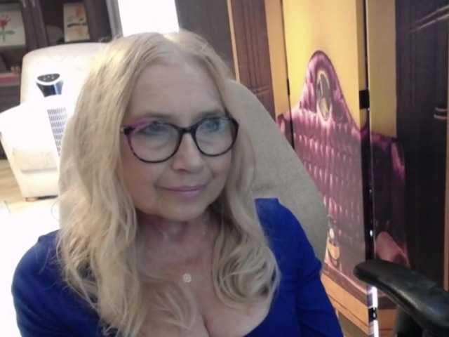 BlondeSofia live webcam show