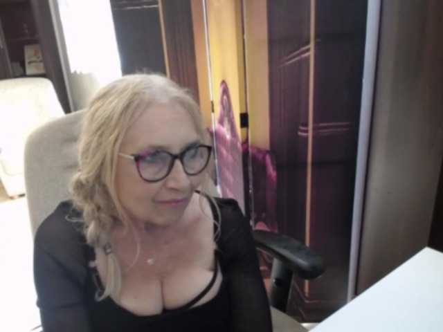 BlondeSofia live cam on BongaCams