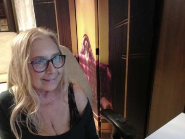 BlondeSofia live cam on BongaCams