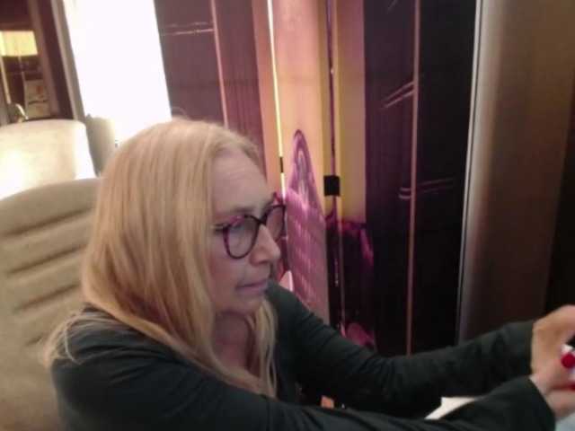 BlondeSofia live webcam show