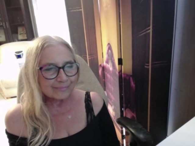 BlondeSofia live cam on BongaCams
