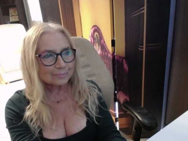 BlondeSofia live cam on BongaCams