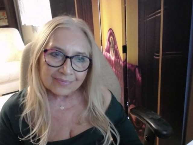 BlondeSofia live cam on BongaCams
