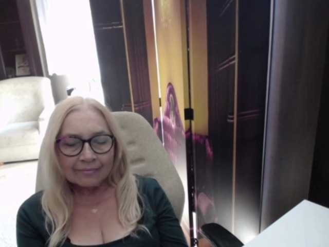 BlondeSofia live webcam show