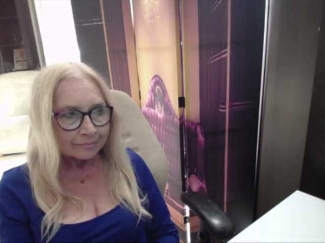 BlondeSofia live webcam show
