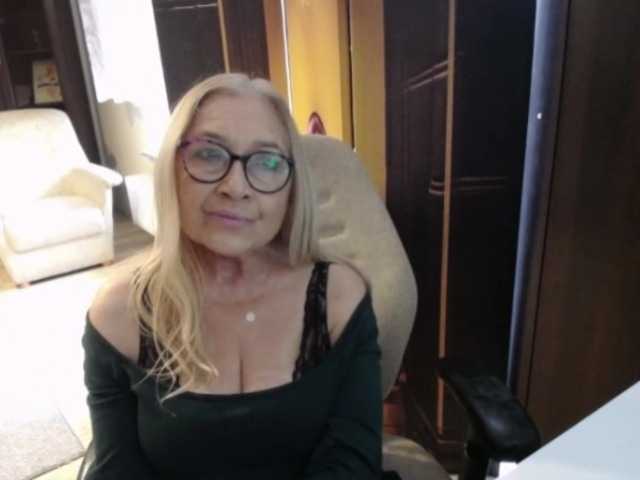 BlondeSofia live cam on BongaCams