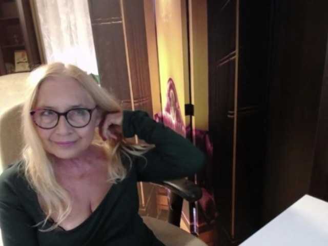BlondeSofia live webcam show