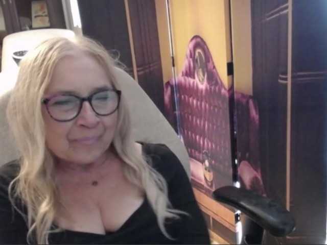 BlondeSofia live webcam show