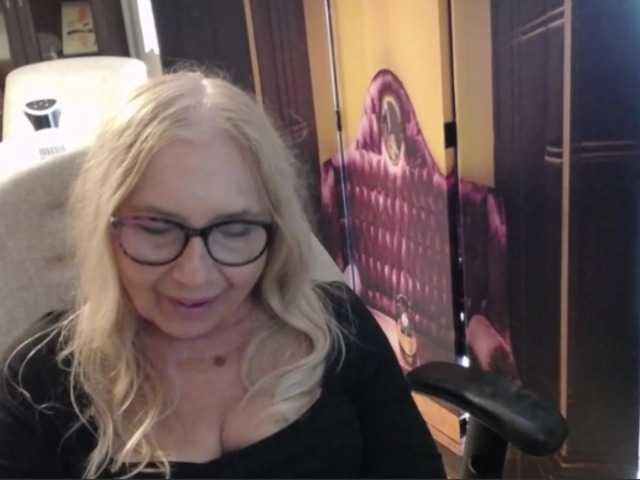 BlondeSofia live webcam show