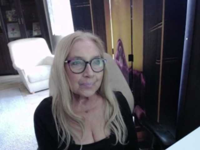 BlondeSofia live cam on BongaCams