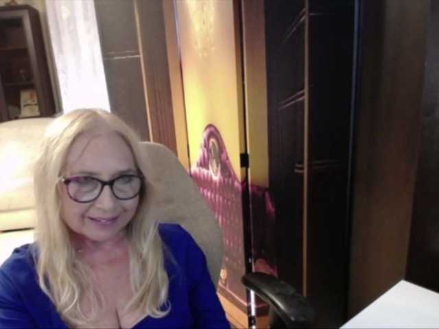 BlondeSofia live webcam show