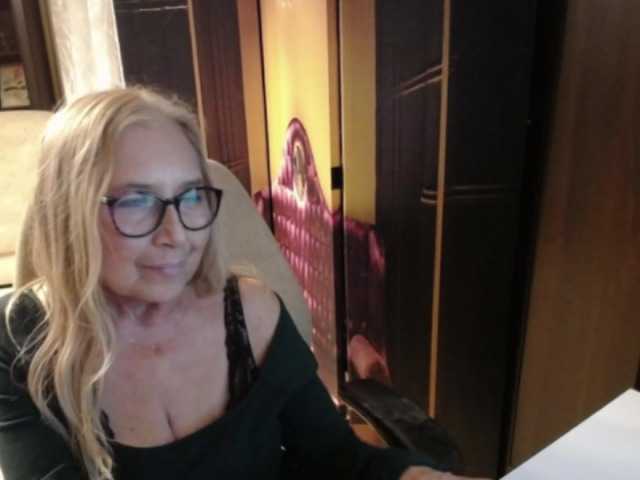 BlondeSofia webcam