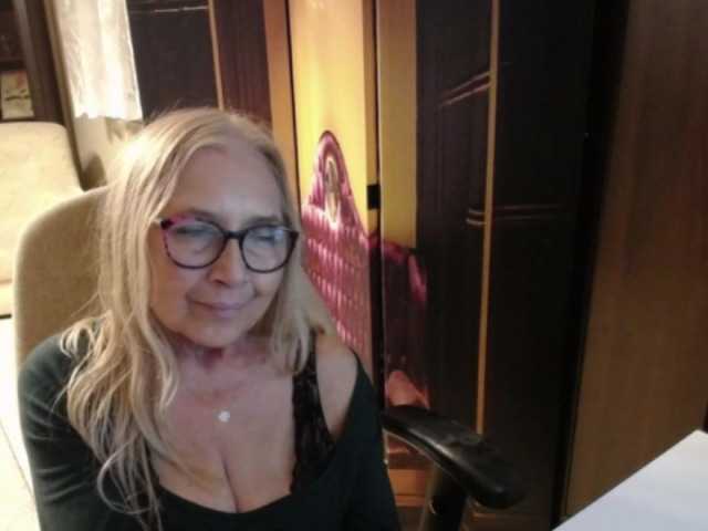 BlondeSofia live cam preview