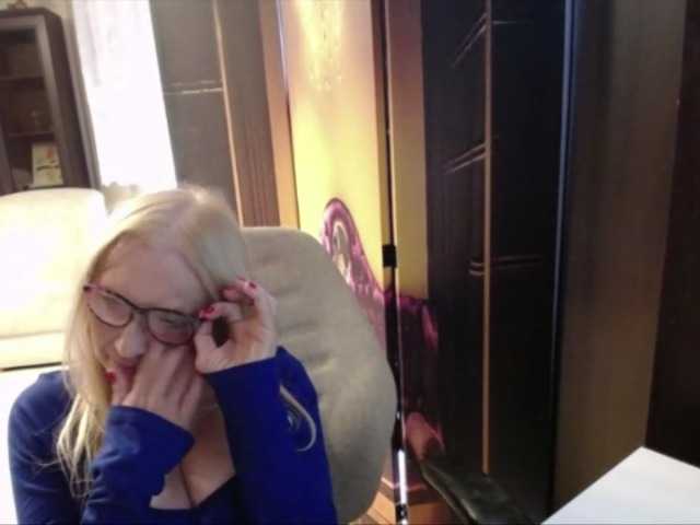 BlondeSofia live webcam show