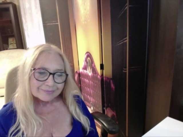 BlondeSofia live webcam show