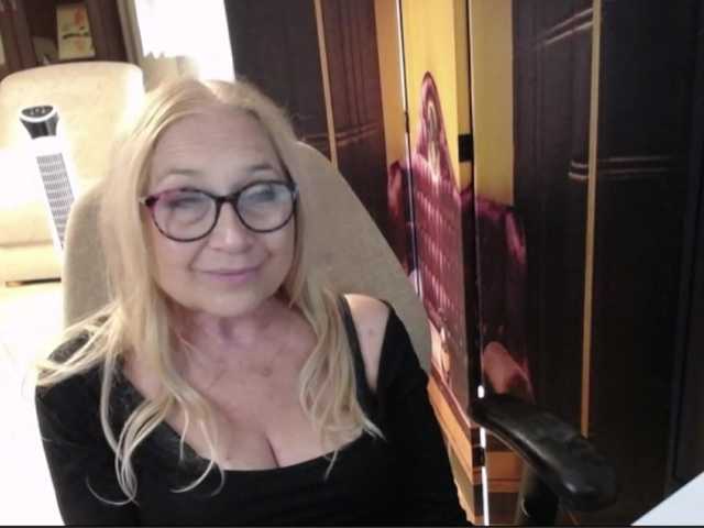 BlondeSofia live cam on BongaCams