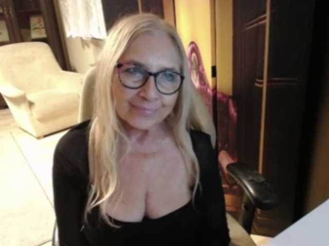 BlondeSofia live cam on BongaCams