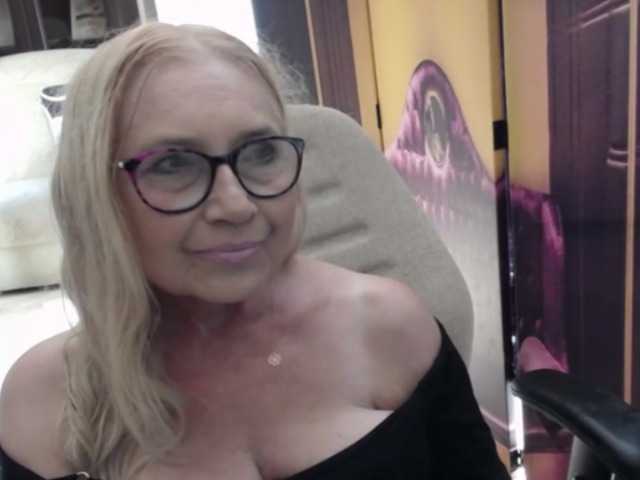 BlondeSofia live cam on BongaCams