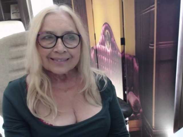 BlondeSofia live cam on BongaCams