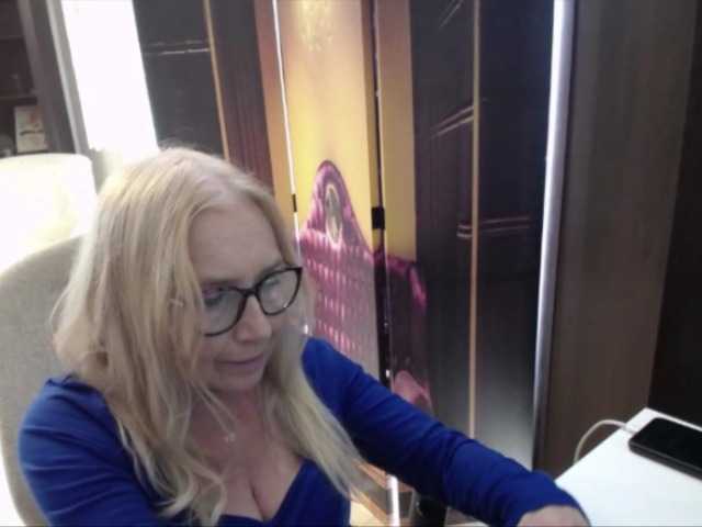 BlondeSofia live webcam show