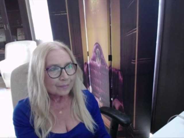 BlondeSofia live webcam show