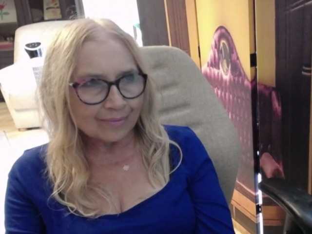 BlondeSofia live webcam show