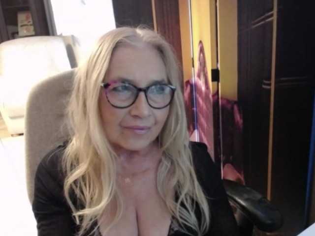 BlondeSofia live cam on BongaCams