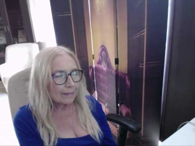 BlondeSofia live webcam show
