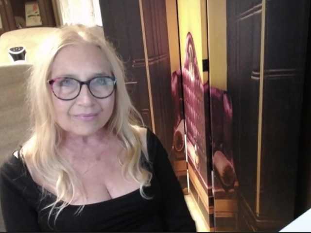 BlondeSofia live cam on BongaCams
