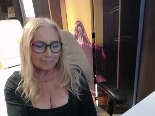BlondeSofia live cam on BongaCams