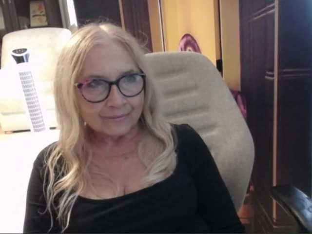 BlondeSofia live webcam show