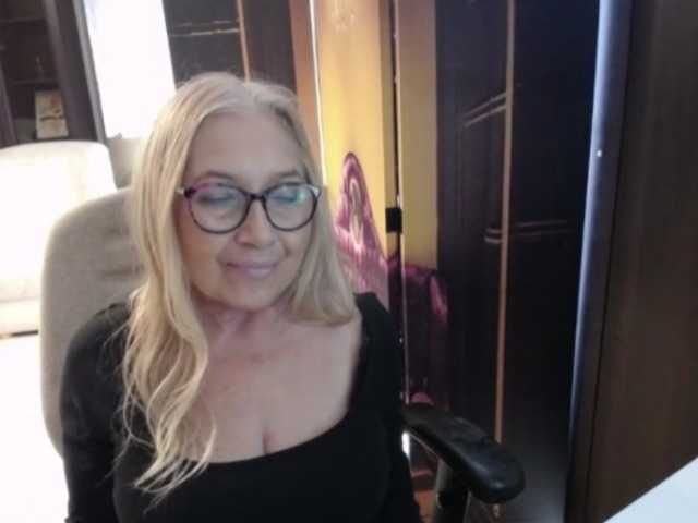 BlondeSofia live cam