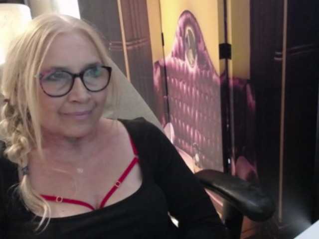 BlondeSofia live cam on BongaCams