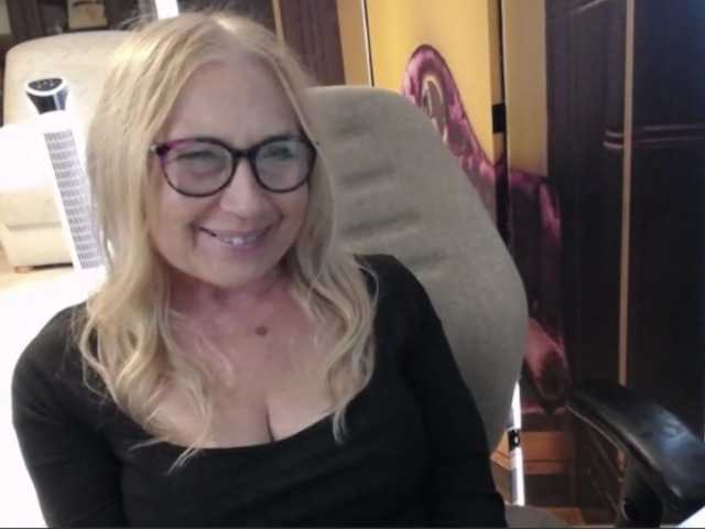 BlondeSofia live webcam show
