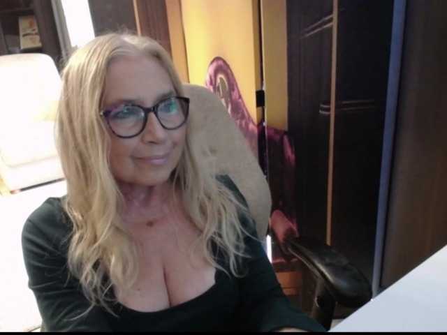 BlondeSofia live cam on BongaCams