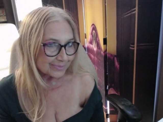 BlondeSofia live cam on BongaCams