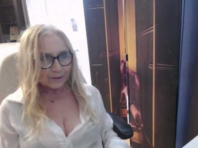 BlondeSofia live cam on BongaCams