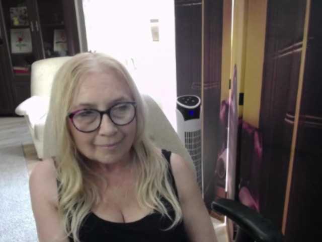 BlondeSofia live cam on BongaCams