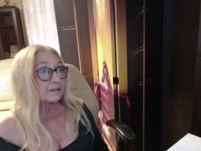 BlondeSofia live webcam show