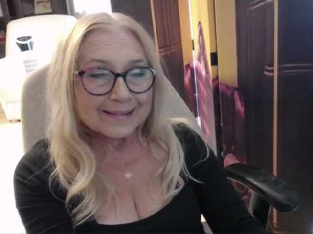BlondeSofia live cam on BongaCams