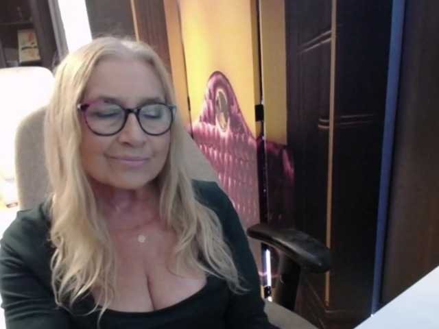 BlondeSofia live cam on BongaCams