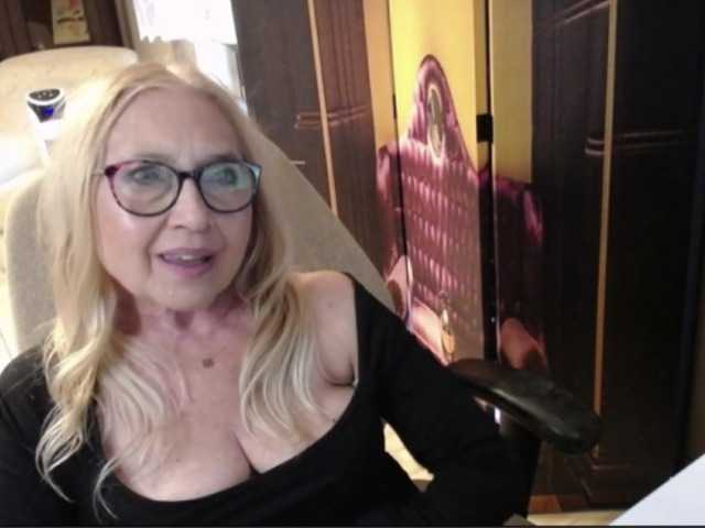 BlondeSofia live cam on BongaCams