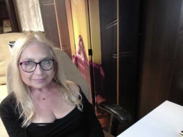 BlondeSofia live webcam show