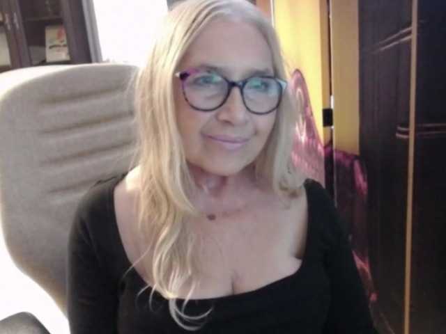 BlondeSofia live cam on BongaCams