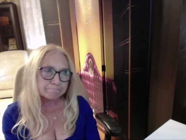 BlondeSofia live webcam show