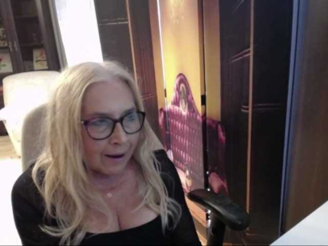 BlondeSofia live cam on BongaCams