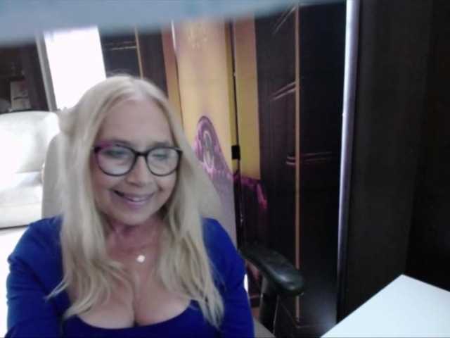 BlondeSofia live webcam show